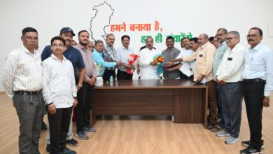 स्वायत्तशासी कर्मचारी महासंघ के प्रतिनिधिमंडल ने उपमुख्यमंत्री अरुण साव को 15 सूत्रीय मांग पत्र सौंपा