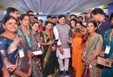 मुख्यमंत्री डॉ. यादव ने कुकरू में कृष्णा आजीविका स्व-सहायता समूह की महिलाओं से किया आत्मीय संवाद