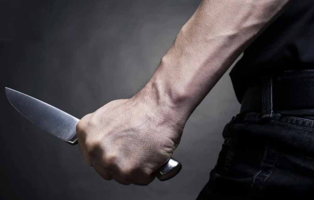 उज्जैन में नर्मदा एक्सप्रेस में धक्का लगने पर विवाद, युवक पर चाकू से हमला; हालत गंभीर उज्जैन में नर्मदा एक्सप्रेस में धक्का लगने पर विवाद, युवक पर चाकू से हमला; हालत गंभीर