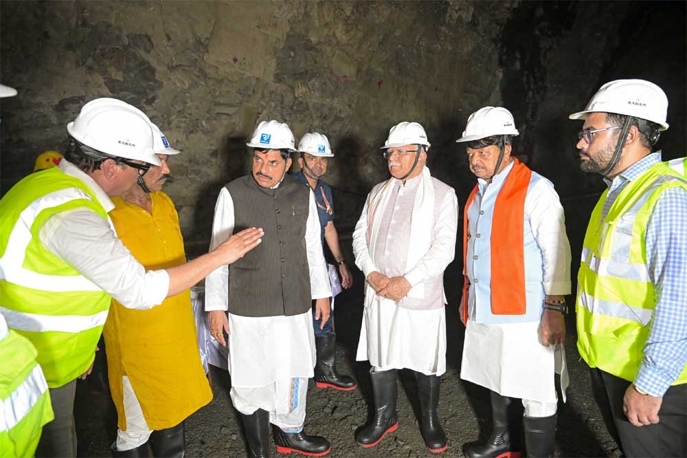 निर्माण कार्यों की गुणवत्ता और समय-सीमा का रखें ध्यान : मुख्यमंत्री डॉ. यादव निर्माण कार्यों की गुणवत्ता और समय-सीमा का रखें ध्यान : मुख्यमंत्री डॉ. यादव