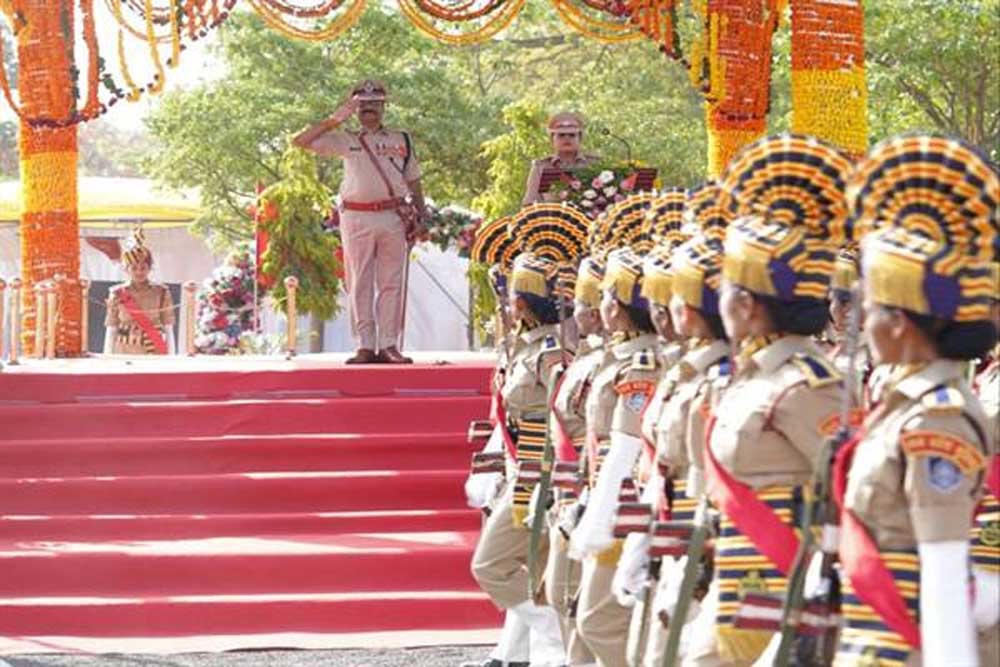 देशभक्ति के जज्बे, अनुशासन और आत्मविश्वास से सराबोर दीक्षांत परेड ने किया रोमांचित देशभक्ति के जज्बे, अनुशासन और आत्मविश्वास से सराबोर दीक्षांत परेड ने किया रोमांचित