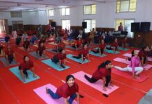 अंतर्राष्ट्रीय योग दिवस पर पुलिस परिवार ने किया सामूहिक योगाभ्यास