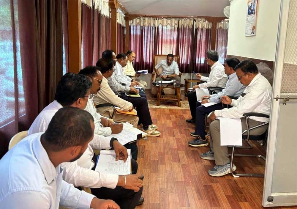 नियमित एवं कड़ाई से मॉनिटरिंग कर गुणवत्ता सुनिश्चित करने व समय-सीमा में कार्यों को पूर्ण करने के निर्देश