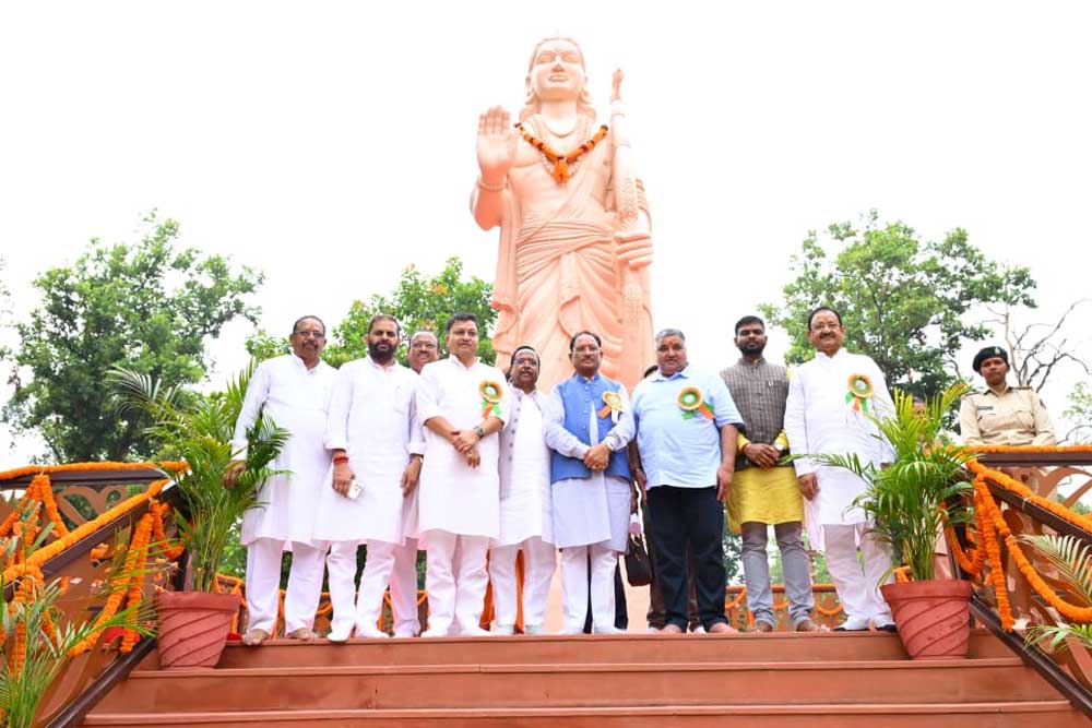 मातृशक्ति एवं प्रकृति के प्रति श्रद्धा का अनुपम संगम : मुख्यमंत्री विष्णु देव साय ने “राम वाटिका” में किया रुद्राक्ष का पौधारोपण मातृशक्ति एवं प्रकृति के प्रति श्रद्धा का अनुपम संगम : मुख्यमंत्री विष्णु देव साय ने “राम वाटिका” में किया रुद्राक्ष का पौधारोपण