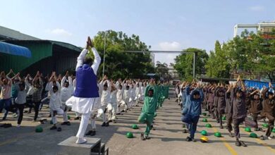 अंतर्राष्ट्रीय योग दिवस पर 15 हजार से अधिक श्रमिकों ने किया सामूहिक योगाभ्यास