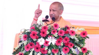 श्रद्धालुओं के स्वागत के लिए अयोध्या-लखनऊ मार्ग पर भव्य गेट कॉम्प्लेक्स तैयार श्रद्धालुओं के स्वागत के लिए अयोध्या-लखनऊ मार्ग पर भव्य गेट कॉम्प्लेक्स तैयार