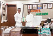महिला सशक्तिकरण की मिसाल: उप मुख्यमंत्री अरुण साव को भेंट किया गया महिला समूहों का विशेष चावल महिला सशक्तिकरण की मिसाल: उप मुख्यमंत्री अरुण साव को भेंट किया गया महिला समूहों का विशेष चावल