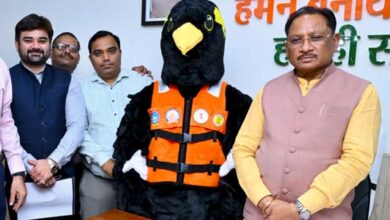 राष्ट्रीय कायाकिंग-केनोईंग प्रतियोगिता के मस्कट ‘पहाड़ी मैना’ का मुख्यमंत्री ने किया विमोचन राष्ट्रीय कायाकिंग-केनोईंग प्रतियोगिता के मस्कट ‘पहाड़ी मैना’ का मुख्यमंत्री ने किया विमोचन