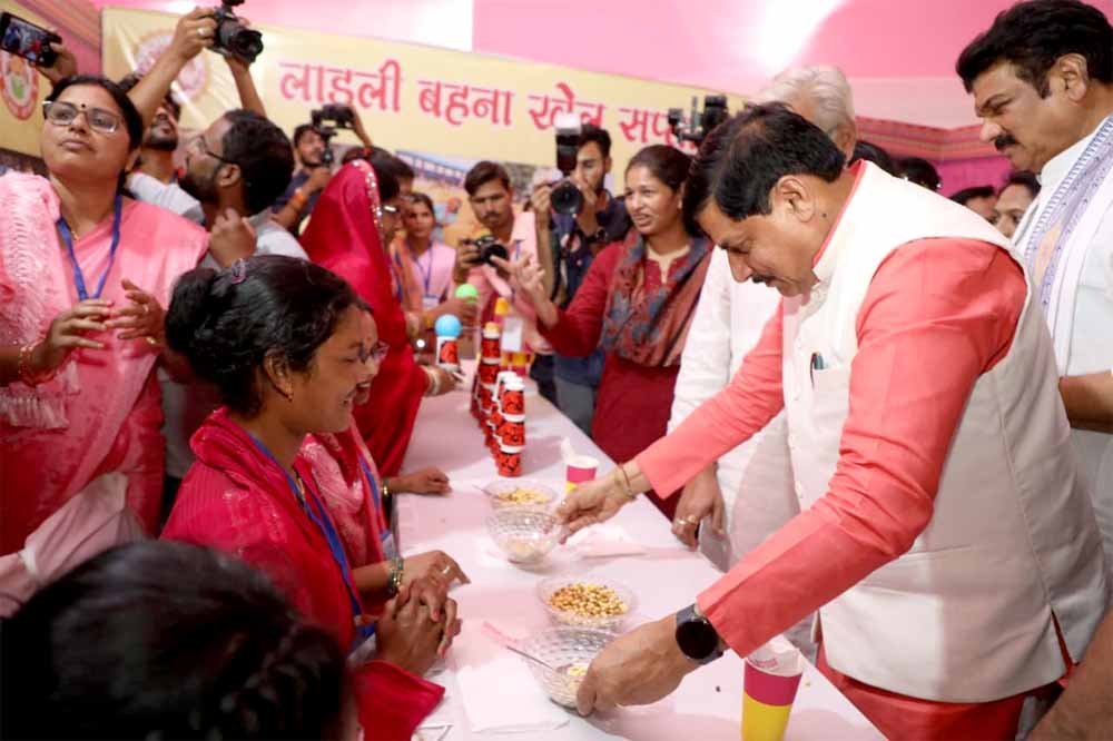 मातृ शक्ति का आशीर्वाद बना संबल, विकास पथ पर लगातार आगे बढ़ रहा है मध्यप्रदेश : मुख्यमंत्री डॉ. यादव मातृ शक्ति का आशीर्वाद बना संबल, विकास पथ पर लगातार आगे बढ़ रहा है मध्यप्रदेश : मुख्यमंत्री डॉ. यादव