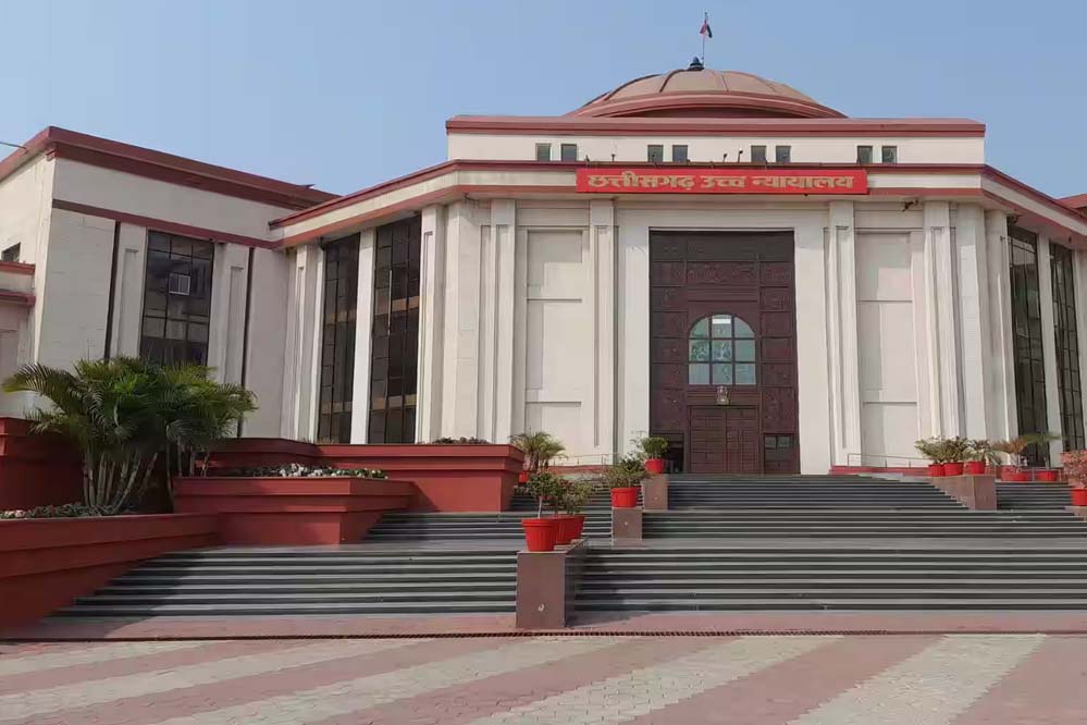 बिलासपुर हाईकोर्ट का बड़ा फैसला: पत्नी की आय अधिक होने पर भी मुकदमे का खर्च देगा पति बिलासपुर हाईकोर्ट का बड़ा फैसला: पत्नी की आय अधिक होने पर भी मुकदमे का खर्च देगा पति