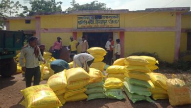 25 हजार मीट्रिक टन से अधिक रासायनिक उर्वरक उपलब्ध, प्रशासन की कड़ी निगरानी में वितरण व्यवस्था 25 हजार मीट्रिक टन से अधिक रासायनिक उर्वरक उपलब्ध, प्रशासन की कड़ी निगरानी में वितरण व्यवस्था
