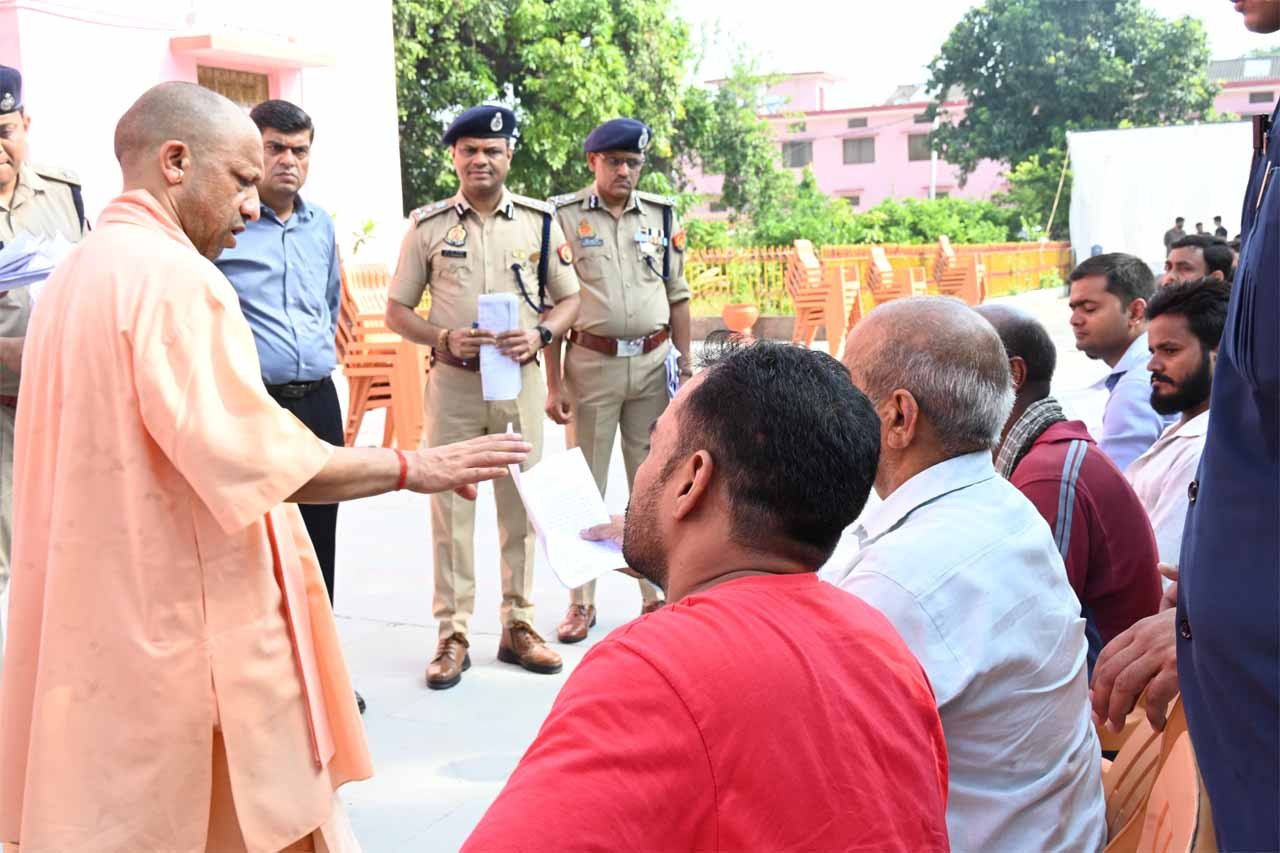 जरूरतमंदों के साथ खड़ी है सरकार, हर उचित समस्या का कराएगी निदानः मुख्यमंत्री जरूरतमंदों के साथ खड़ी है सरकार, हर उचित समस्या का कराएगी निदानः मुख्यमंत्री