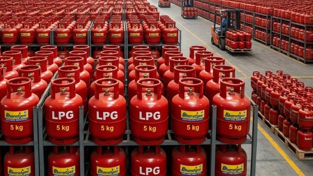 LPG Rule Change: कच्चा तेल सस्ता होते ही बड़ा फैसला, आज से हटीं ये पाबंदियां, उपभोक्ताओं को राहत