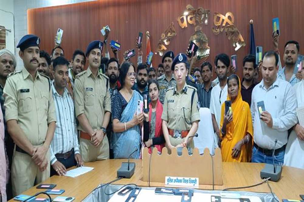 मध्यप्रदेश पुलिस की बड़ी सफलता : विगत एक माह में 1 हजार 136 गुम एवं चोरी हुए मोबाइल बरामद मध्यप्रदेश पुलिस की बड़ी सफलता : विगत एक माह में 1 हजार 136 गुम एवं चोरी हुए मोबाइल बरामद