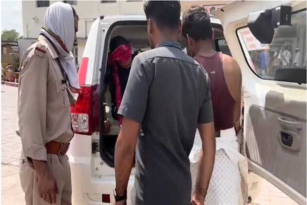 टीकमगढ़ के डायल-112 हीरोज सड़क दुर्घटना में घायल दो युवतियों एवं एक युवक को त्वरित सहायता से पहुँचाया अस्पताल टीकमगढ़ के डायल-112 हीरोज सड़क दुर्घटना में घायल दो युवतियों एवं एक युवक को त्वरित सहायता से पहुँचाया अस्पताल