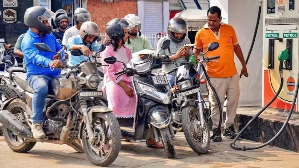 ₹32 लीटर पेट्रोल-डीजल का कमाल! देश में ईंधन ने बनाया नया रिकॉर्ड, एवरेज भी 60 KM तक ₹32 लीटर पेट्रोल-डीजल का कमाल! देश में ईंधन ने बनाया नया रिकॉर्ड, एवरेज भी 60 KM तक