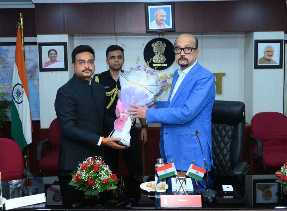 पर्यावरण संरक्षण और जलवायु परिवर्तन जैसी वैश्विक चुनौतियों से निपटने में वन अधिकारियों की महत्वपूर्ण भूमिका-राज्यपाल रमेन डेका पर्यावरण संरक्षण और जलवायु परिवर्तन जैसी वैश्विक चुनौतियों से निपटने में वन अधिकारियों की महत्वपूर्ण भूमिका-राज्यपाल रमेन डेका