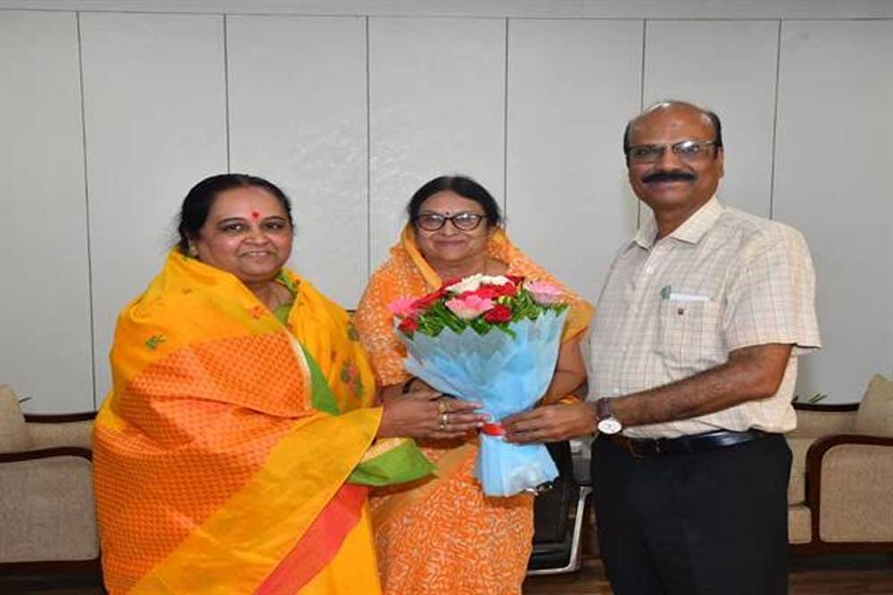 महिला सुरक्षा एवं गुमशुदा बालिकाओं की शीघ्र बरामदगी के लिए मध्यप्रदेश पुलिस के प्रयासों की राज्य महिला आयोग ने की सराहना महिला सुरक्षा एवं गुमशुदा बालिकाओं की शीघ्र बरामदगी के लिए मध्यप्रदेश पुलिस के प्रयासों की राज्य महिला आयोग ने की सराहना
