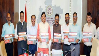 मुख्यमंत्री डॉ. यादव ने कॉफी टेबल बुक एमपीआरडीसी : कनेक्टिंग पीपुल थ्रू क्वालिटी इंफ्रास्ट्रक्चर का किया विमोचन मुख्यमंत्री डॉ. यादव ने कॉफी टेबल बुक एमपीआरडीसी : कनेक्टिंग पीपुल थ्रू क्वालिटी इंफ्रास्ट्रक्चर का किया विमोचन