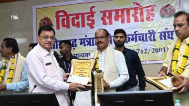 मंत्रालय के तीन अधिकारी-कर्मचारियों को दी गयी सम्मानपूर्ण विदाई मंत्रालय के तीन अधिकारी-कर्मचारियों को दी गयी सम्मानपूर्ण विदाई