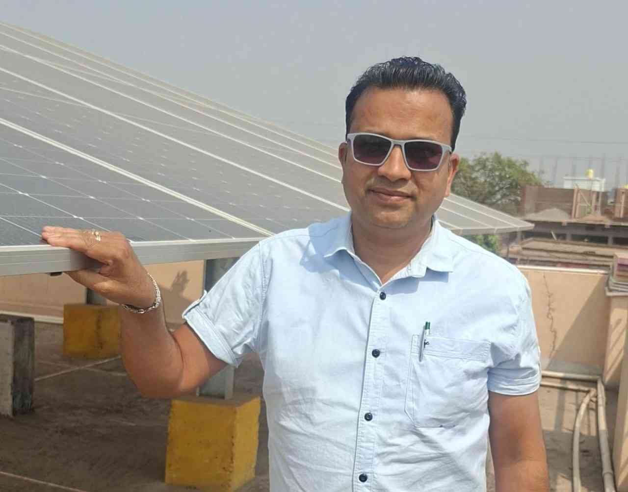 प्रधानमंत्री सूर्य घर योजना से राजनांदगांव का साहू परिवार बना ऊर्जा में आत्मनिर्भर प्रधानमंत्री सूर्य घर योजना से राजनांदगांव का साहू परिवार बना ऊर्जा में आत्मनिर्भर
