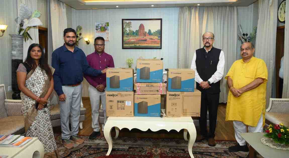 स्वेच्छानुदान मद से सुदूर वनांचल स्थित स्वामी आत्मानंद स्कूल, मांझीगुडा को 10 कंप्यूटर प्रदत्त स्वेच्छानुदान मद से सुदूर वनांचल स्थित स्वामी आत्मानंद स्कूल, मांझीगुडा को 10 कंप्यूटर प्रदत्त