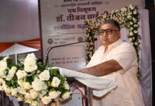 पद्मश्री और राज्य अलंकरण से सम्मानित कलाकारों, साहित्यकारों तथा संस्कृति जगत की विभूतियों ने मुक्तकाश मंच से पद्मविभूषण डॉ. तीजन बाई दी भावभीनी श्रद्धांजलि