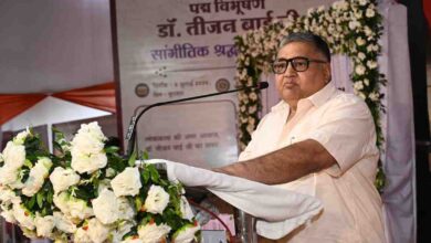 पद्मश्री और राज्य अलंकरण से सम्मानित कलाकारों, साहित्यकारों तथा संस्कृति जगत की विभूतियों ने मुक्तकाश मंच से पद्मविभूषण डॉ. तीजन बाई दी भावभीनी श्रद्धांजलि पद्मश्री और राज्य अलंकरण से सम्मानित कलाकारों, साहित्यकारों तथा संस्कृति जगत की विभूतियों ने मुक्तकाश मंच से पद्मविभूषण डॉ. तीजन बाई दी भावभीनी श्रद्धांजलि