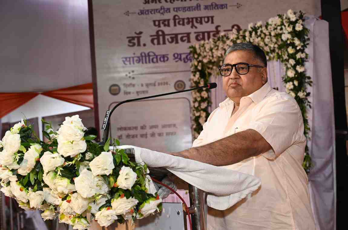 पद्मश्री और राज्य अलंकरण से सम्मानित कलाकारों, साहित्यकारों तथा संस्कृति जगत की विभूतियों ने मुक्तकाश मंच से पद्मविभूषण डॉ. तीजन बाई दी भावभीनी श्रद्धांजलि पद्मश्री और राज्य अलंकरण से सम्मानित कलाकारों, साहित्यकारों तथा संस्कृति जगत की विभूतियों ने मुक्तकाश मंच से पद्मविभूषण डॉ. तीजन बाई दी भावभीनी श्रद्धांजलि