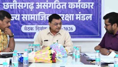 श्रम मंत्री की बैठक में बड़ा फैसला- असंगठित श्रमिकों के लिए बनेंगी नई योजनाएं श्रम मंत्री की बैठक में बड़ा फैसला- असंगठित श्रमिकों के लिए बनेंगी नई योजनाएं