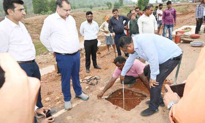 गुणवत्ता विहीन निर्माण कार्यों को लेकर सहायक अभियंता सौरभ देशमुख और उप अभियंता जे रितेश नायडू को तत्काल किया गया निलंबित गुणवत्ता विहीन निर्माण कार्यों को लेकर सहायक अभियंता सौरभ देशमुख और उप अभियंता जे रितेश नायडू को तत्काल किया गया निलंबित