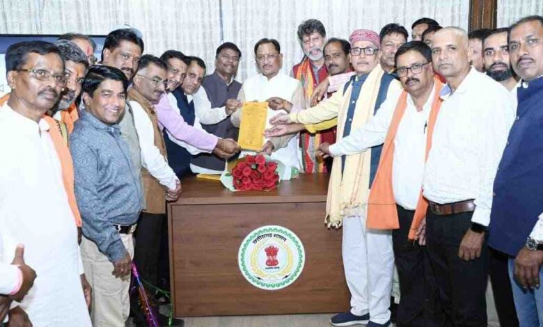 बस्तर गोंचा महापर्व 2026 का निमंत्रण लेकर मुख्यमंत्री विष्णु देव साय से मिले आयोजन समिति के प्रतिनिधि बस्तर गोंचा महापर्व 2026 का निमंत्रण लेकर मुख्यमंत्री विष्णु देव साय से मिले आयोजन समिति के प्रतिनिधि
