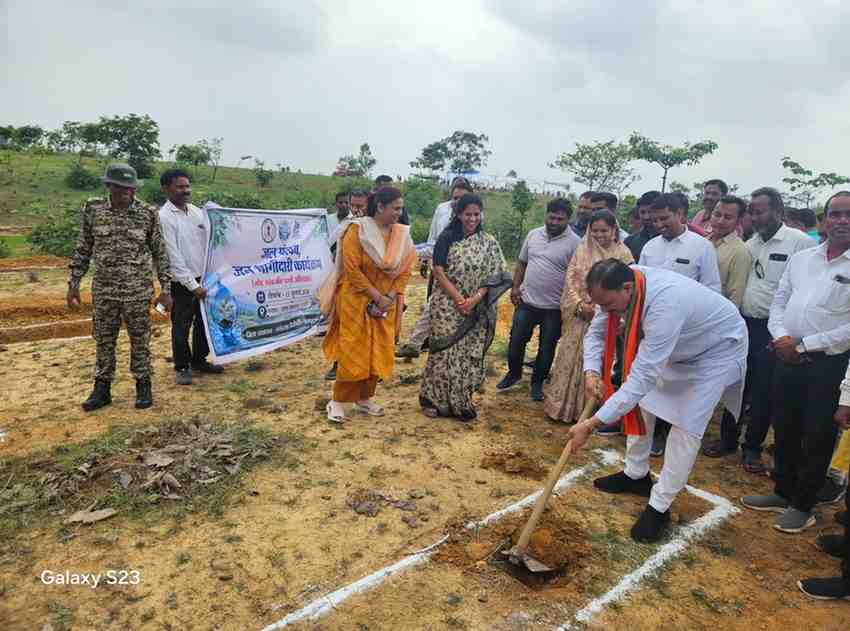 मुख्यमंत्री विष्णु देव साय के नेतृत्व में प्रदेशभर में जल संरक्षण बना जनआंदोलन मुख्यमंत्री विष्णु देव साय के नेतृत्व में प्रदेशभर में जल संरक्षण बना जनआंदोलन