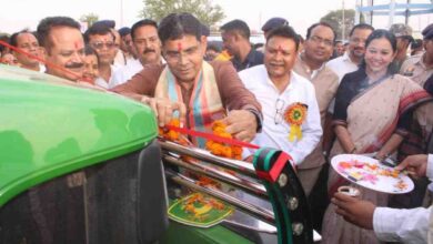 बदली बिलाईगढ़ के तिहारूराम की तकदीर: 4 लाख रूपए के अनुदान से मिला ट्रैक्टर