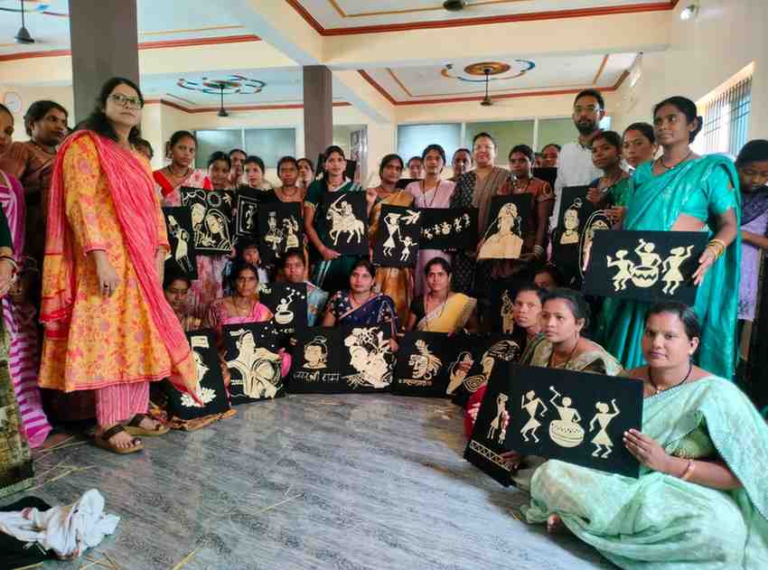बलौदाबाजार में समूह की 40 महिलाओं को मिला धान और पैरा आर्ट का प्रशिक्षण बलौदाबाजार में समूह की 40 महिलाओं को मिला धान और पैरा आर्ट का प्रशिक्षण