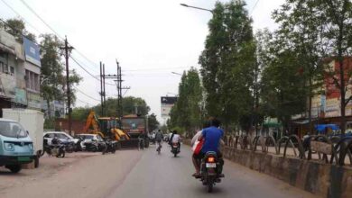 नंदिनी रोड पर सप्लायरों द्वारा अवैध रूप से संग्रहित भवन निर्माण सामग्री हटाने, शिवसेना ने आयुक्त को सौंपा ज्ञापन