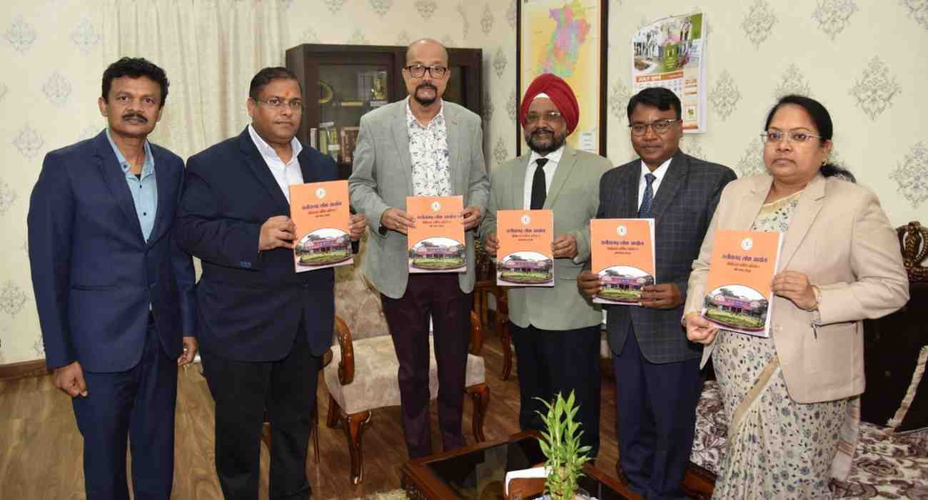 राज्यपाल डेका को प्रमुख लोकायुक्त उबोवेजा ने आयोग का वार्षिक प्रतिवेदन सौंपा राज्यपाल डेका को प्रमुख लोकायुक्त उबोवेजा ने आयोग का वार्षिक प्रतिवेदन सौंपा