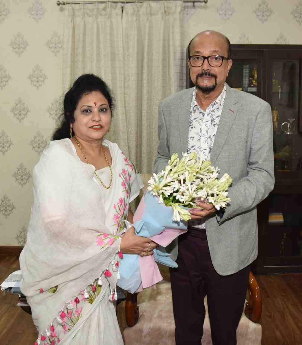 राज्यपाल डेका से महिला आयोग की अध्यक्ष ने भेंट की