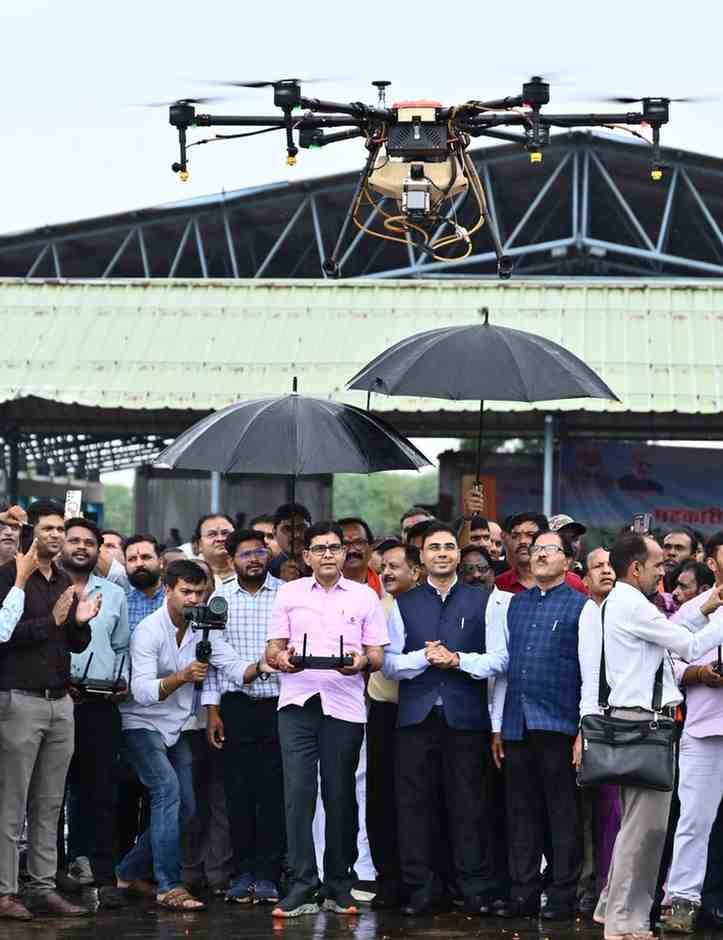 आधुनिक खेती का नया अध्याय: अब सहकारी समितियों के जरिए किसानों को मिलेगी ‘ड्रोन स्प्रेयर’ की सुविधा