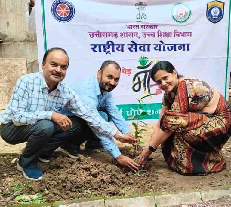 श्री शंकराचार्य प्रोफेशनल यूनिवर्सिटी में कारगिल दिवस मनाया गया साथ ही “एक पेड़ मां के नाम्” अंतर्गत किया गया वृक्षारोपण