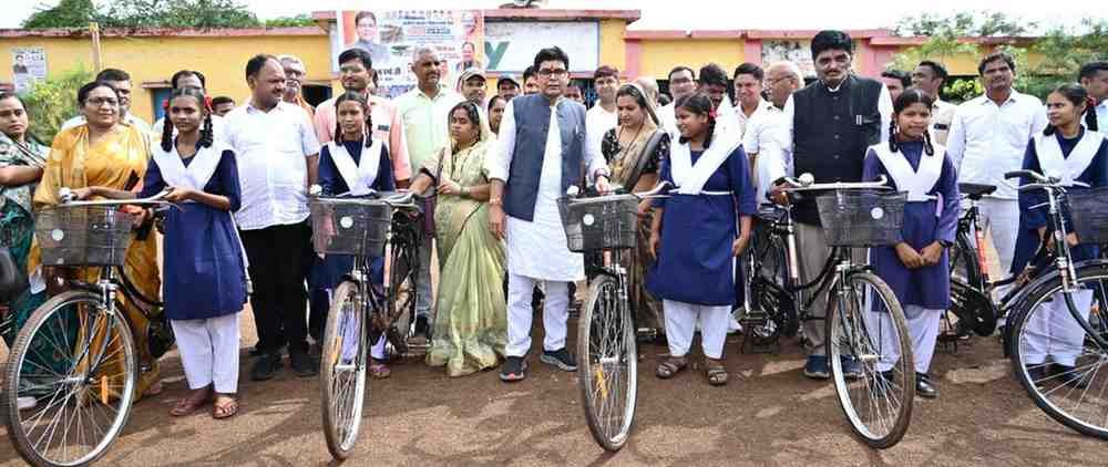 विकास का कोई विकल्प नहीं: मंत्री टंक राम वर्मा विकास का कोई विकल्प नहीं: मंत्री टंक राम वर्मा