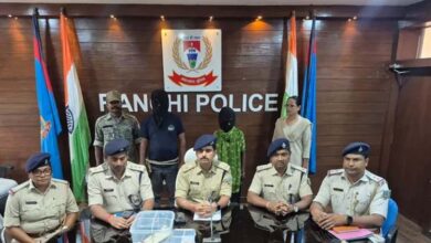 रांची में सनसनीखेज हत्या का खुलासा, पत्नी और प्रेमी ने मिलकर पति को उतारा मौत के घाट रांची में सनसनीखेज हत्या का खुलासा, पत्नी और प्रेमी ने मिलकर पति को उतारा मौत के घाट