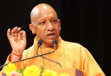 अयोध्या में CM योगी का सपा-कांग्रेस पर हमला, बोले- ‘हनुमानगढ़ी की सीढ़ियों पर नमाज पढ़वाने का पाप क्यों कराया?’