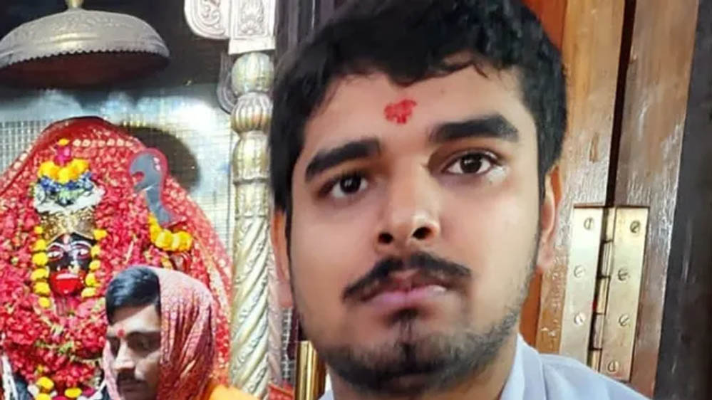JEE Advanced और NEET दोनों में शानदार सफलता, सारण के आदित्य राज ने रचा इतिहास JEE Advanced और NEET दोनों में शानदार सफलता, सारण के आदित्य राज ने रचा इतिहास