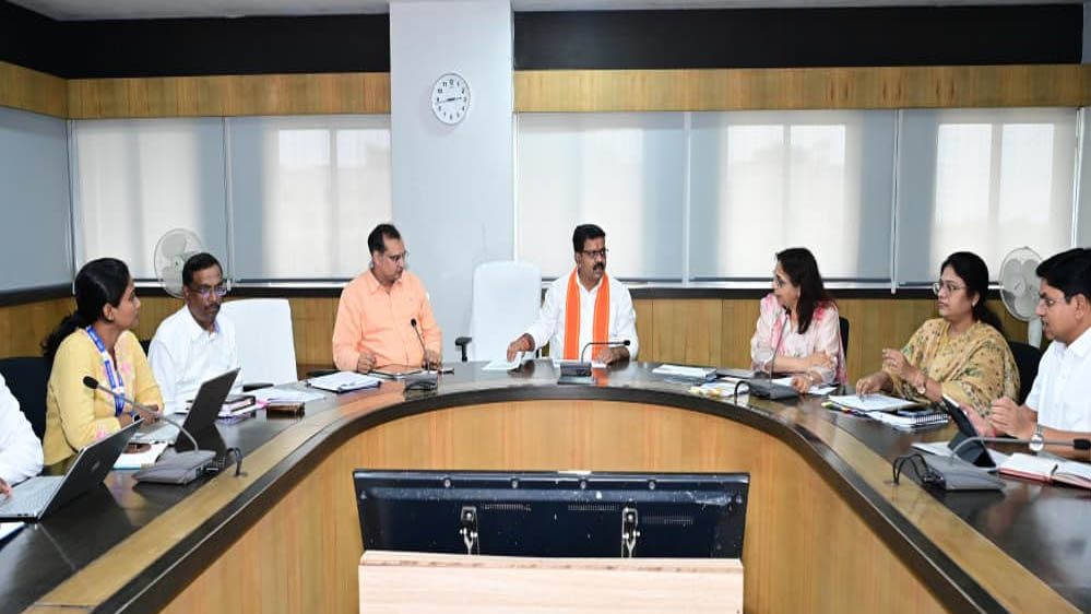 रायपुर : छत्तीसगढ़ में एआई (AI) तकनीक से होगा पीएमजीएसवाई सड़कों का निरीक्षण- उप मुख्यमंत्री विजय शर्मा का बड़ा फैसला रायपुर : छत्तीसगढ़ में एआई (AI) तकनीक से होगा पीएमजीएसवाई सड़कों का निरीक्षण- उप मुख्यमंत्री विजय शर्मा का बड़ा फैसला