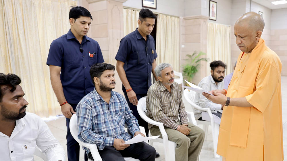 अपराधियों के लिए यूपी में जगह नहीं, करें सख्त कार्रवाई: मुख्यमंत्री अपराधियों के लिए यूपी में जगह नहीं, करें सख्त कार्रवाई: मुख्यमंत्री
