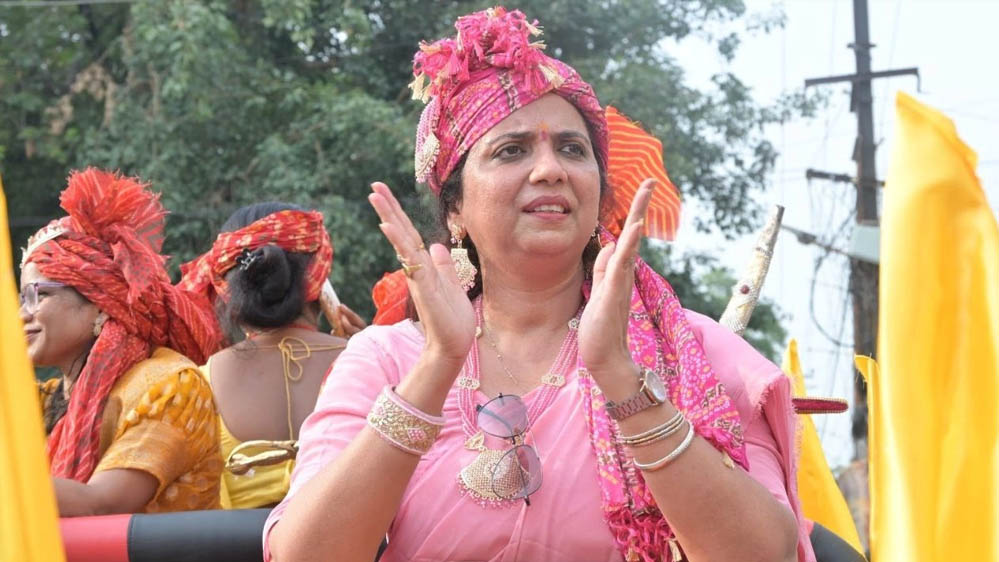 एक सिग्नेचर पड़ा भारी! बांकीपुर में वीणा मानवी का नामांकन रद्द, तेज प्रताप की पार्टी को झटका एक सिग्नेचर पड़ा भारी! बांकीपुर में वीणा मानवी का नामांकन रद्द, तेज प्रताप की पार्टी को झटका