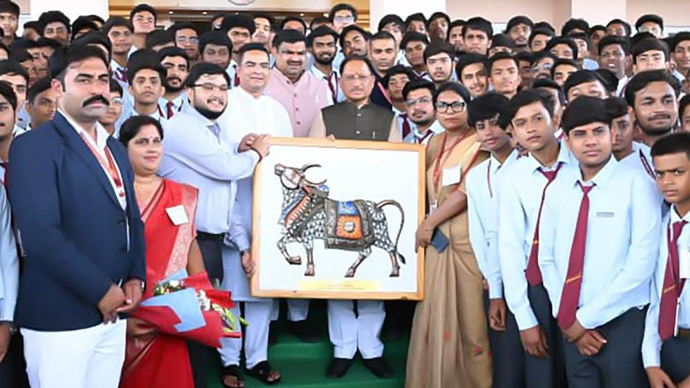रायपुर : लोकतंत्र की पाठशाला बना विधानसभा परिसर: शकुंतला विद्यालय के विद्यार्थियों ने सदन की कार्यवाही का किया अवलोकन