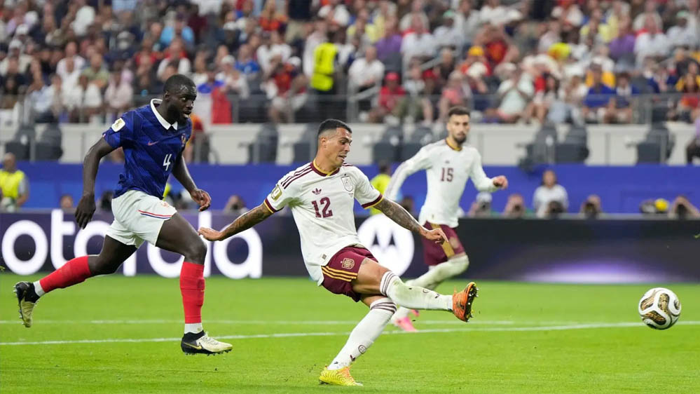 स्पेन ने फ्रांस को 2-0 से रौंदकर फीफा वर्ल्ड कप 2026 के फाइनल में बनाई जगह, ओयार्जाबेल- पोरो बने जीत के हीरो स्पेन ने फ्रांस को 2-0 से रौंदकर फीफा वर्ल्ड कप 2026 के फाइनल में बनाई जगह, ओयार्जाबेल- पोरो बने जीत के हीरो