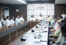 छत्तीसगढ़ गृह निर्माण मंडल ने ठेकेदारों संग की बैठक, गुणवत्ता पर जोर